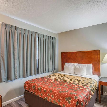 Econo Lodge Inn & Suites Уайрика Экстерьер фото