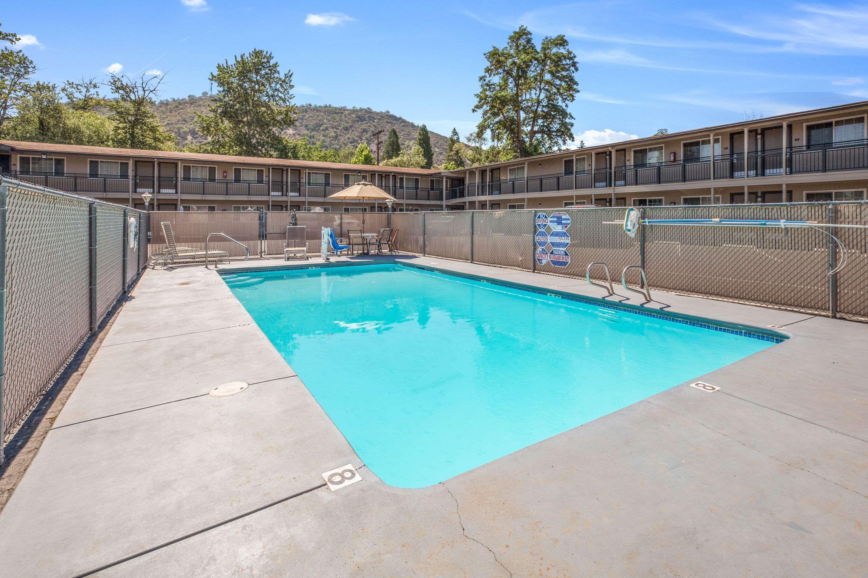 Econo Lodge Inn & Suites Уайрика Экстерьер фото