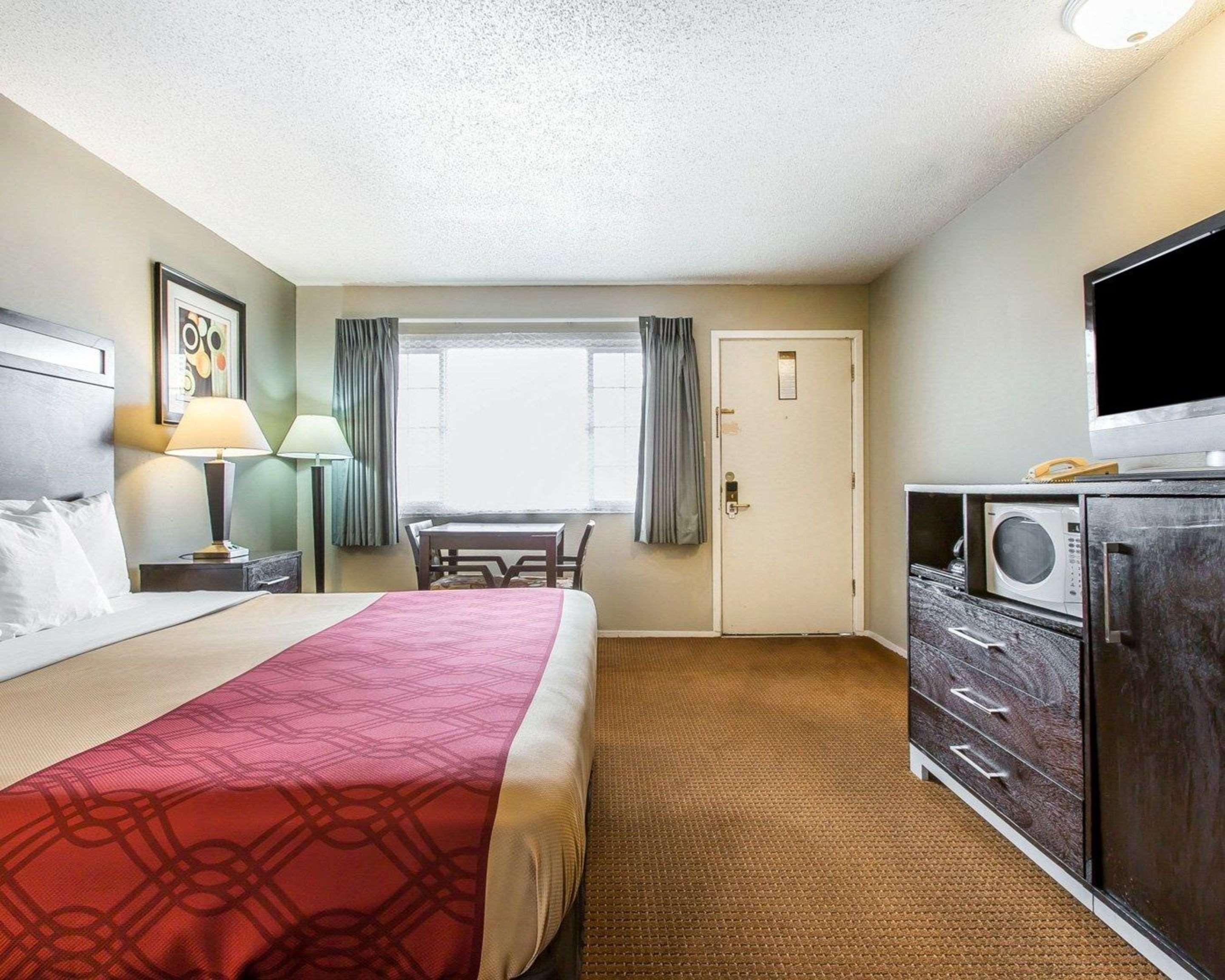 Econo Lodge Inn & Suites Уайрика Экстерьер фото