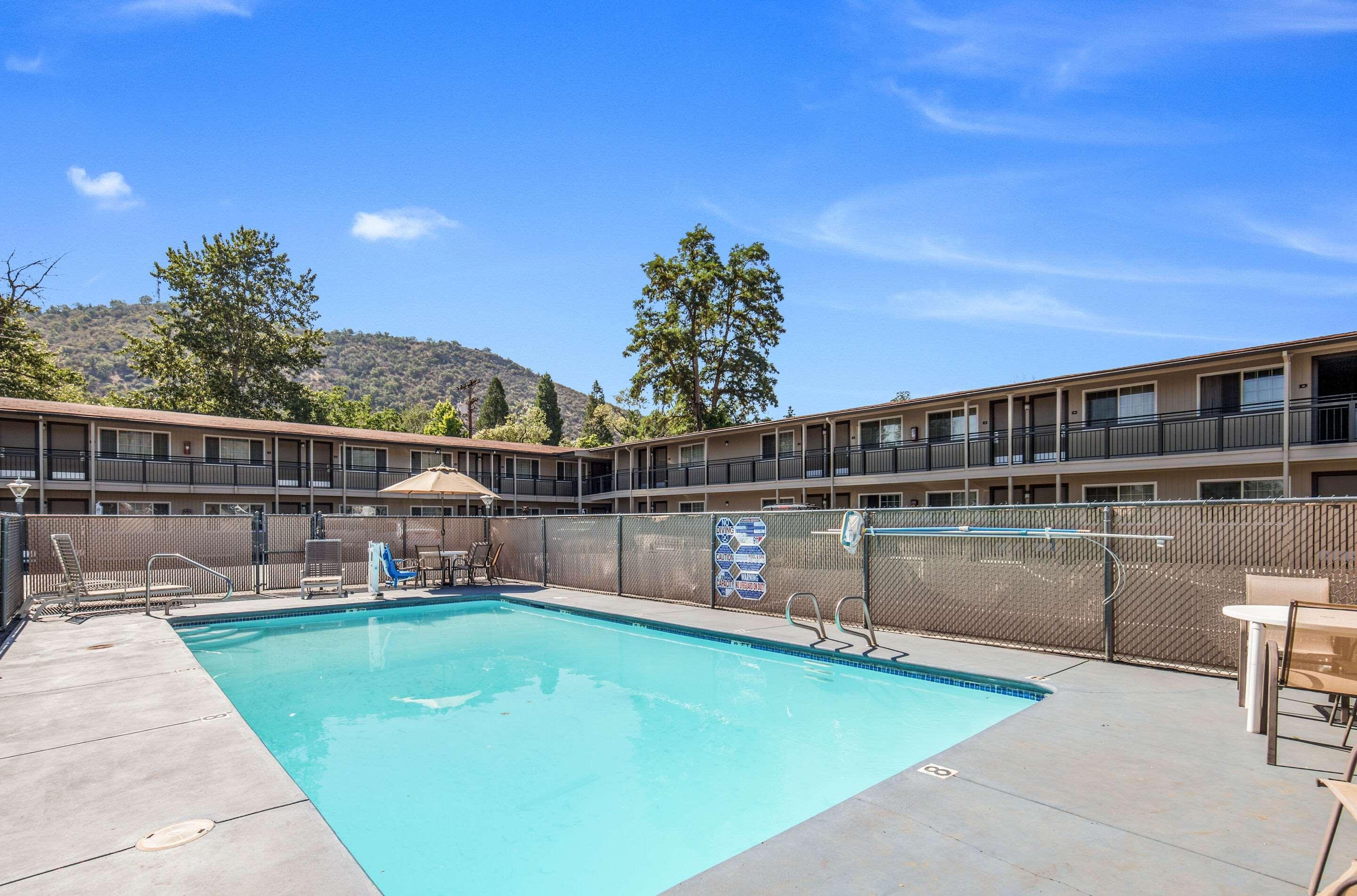 Econo Lodge Inn & Suites Уайрика Экстерьер фото
