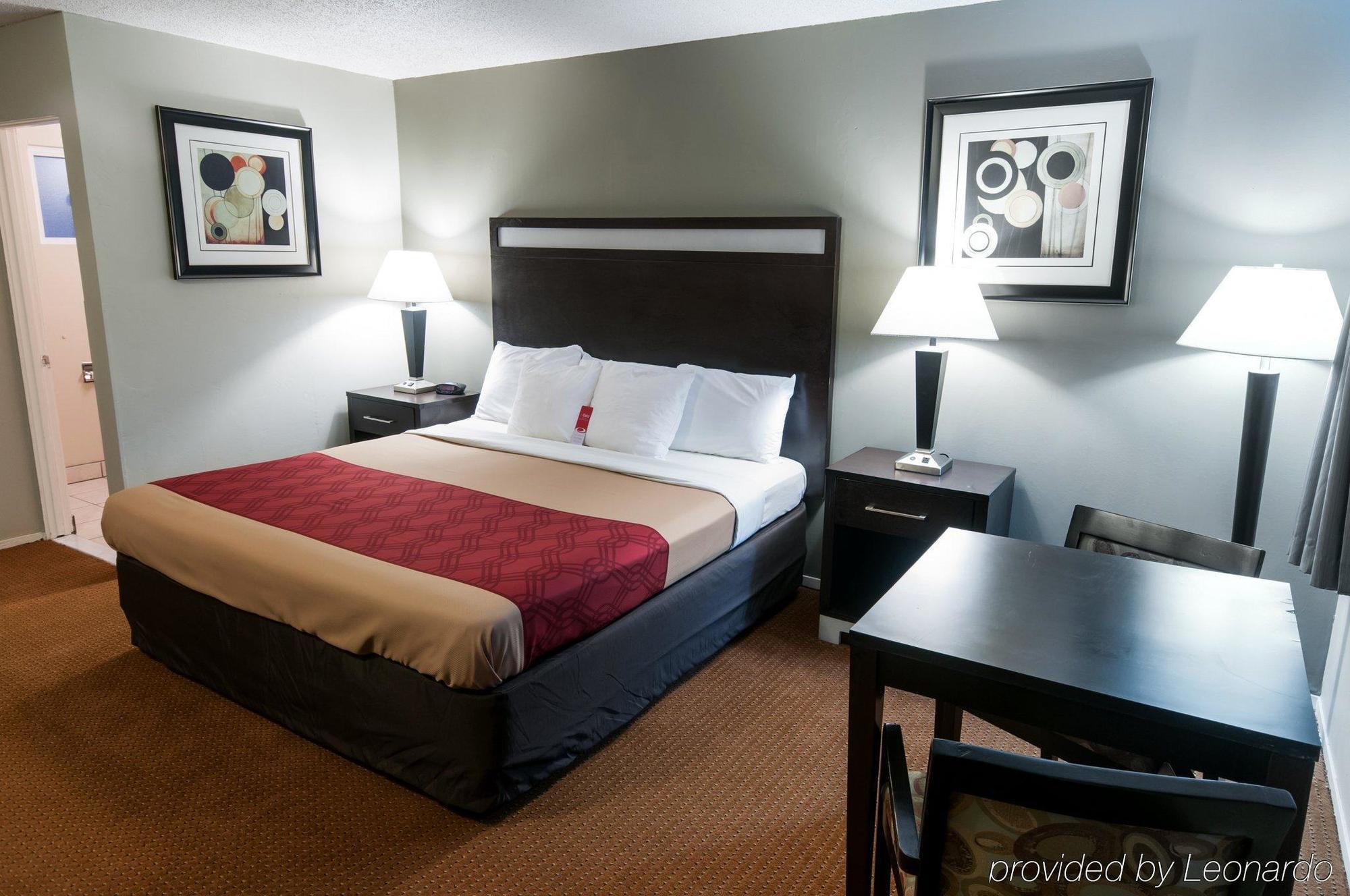 Econo Lodge Inn & Suites Уайрика Экстерьер фото