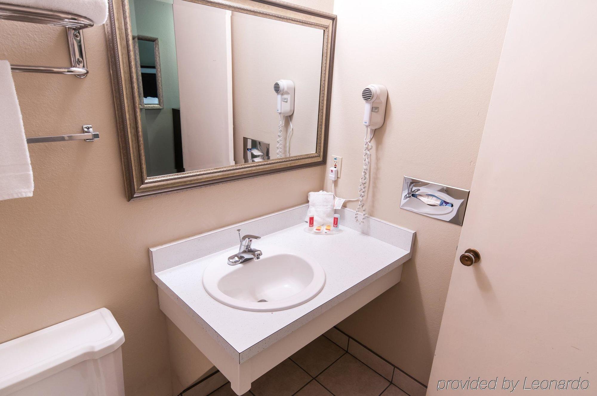 Econo Lodge Inn & Suites Уайрика Экстерьер фото