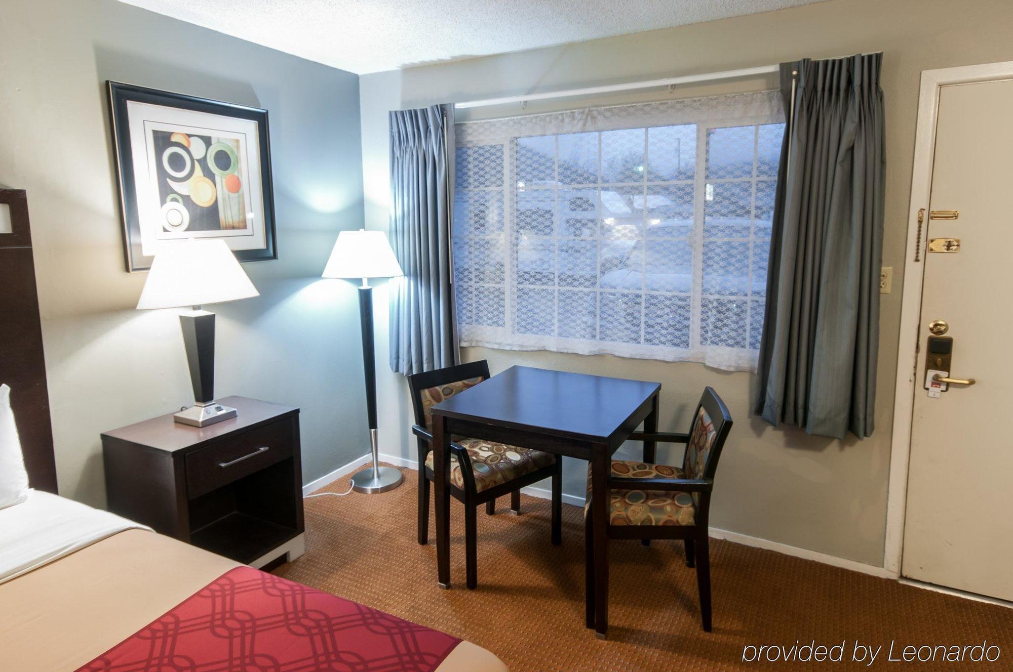 Econo Lodge Inn & Suites Уайрика Экстерьер фото