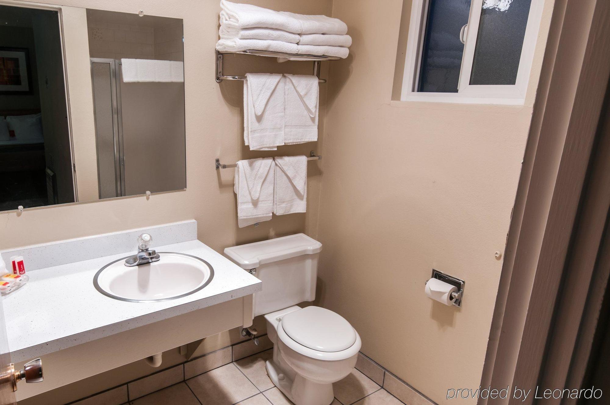 Econo Lodge Inn & Suites Уайрика Экстерьер фото