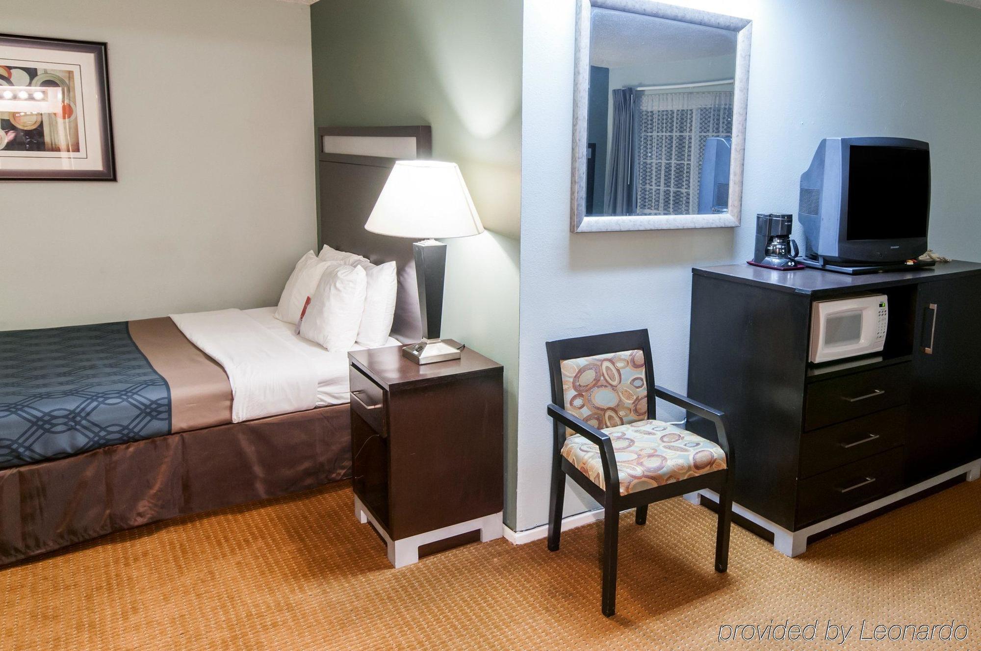 Econo Lodge Inn & Suites Уайрика Экстерьер фото