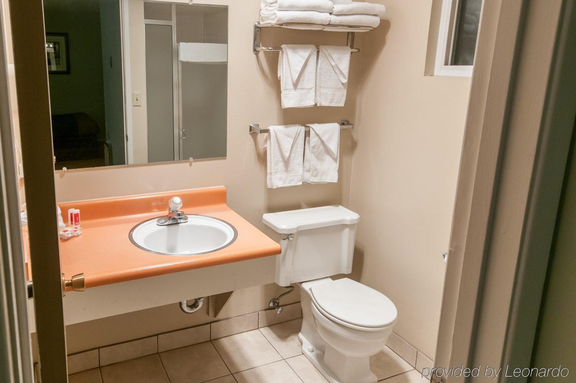 Econo Lodge Inn & Suites Уайрика Экстерьер фото
